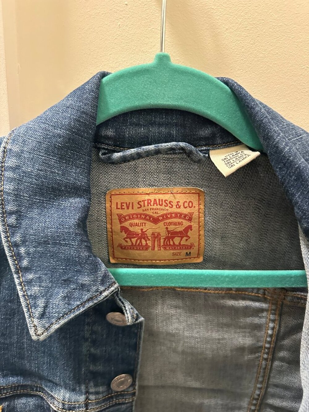 Levi's denim jacket - Picture 2 of 3